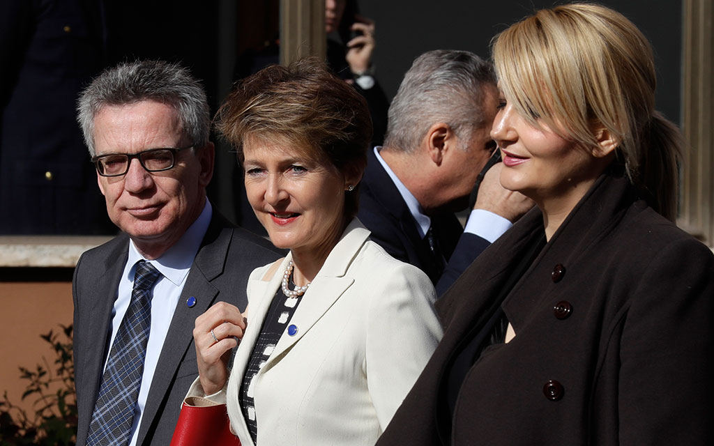 Bundesrätin Simonetta Sommaruga mit dem deutschen Innenminister Thomas de Maizière und der slowenischen Innenministerin Vesna Gyoerkoes Znidar