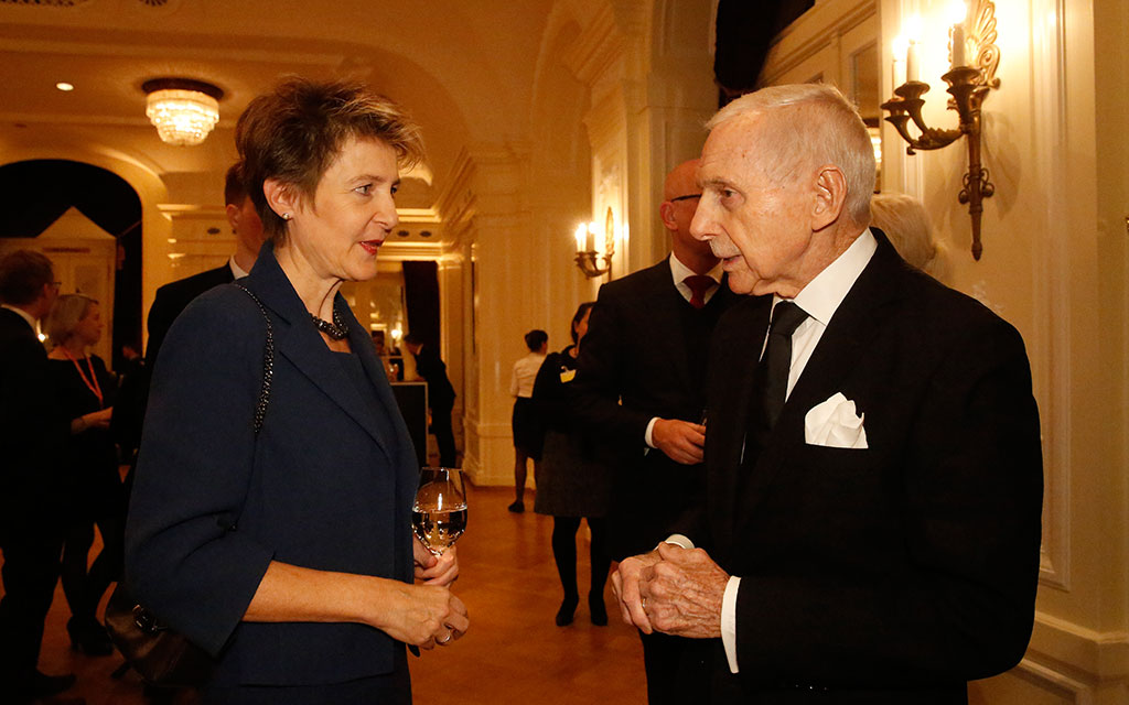 La conseillère fédérale Simonetta Sommaruga en discussion avec William Lacy Swing, directeur général de l’Organisation internationale pour les migrations, OIM