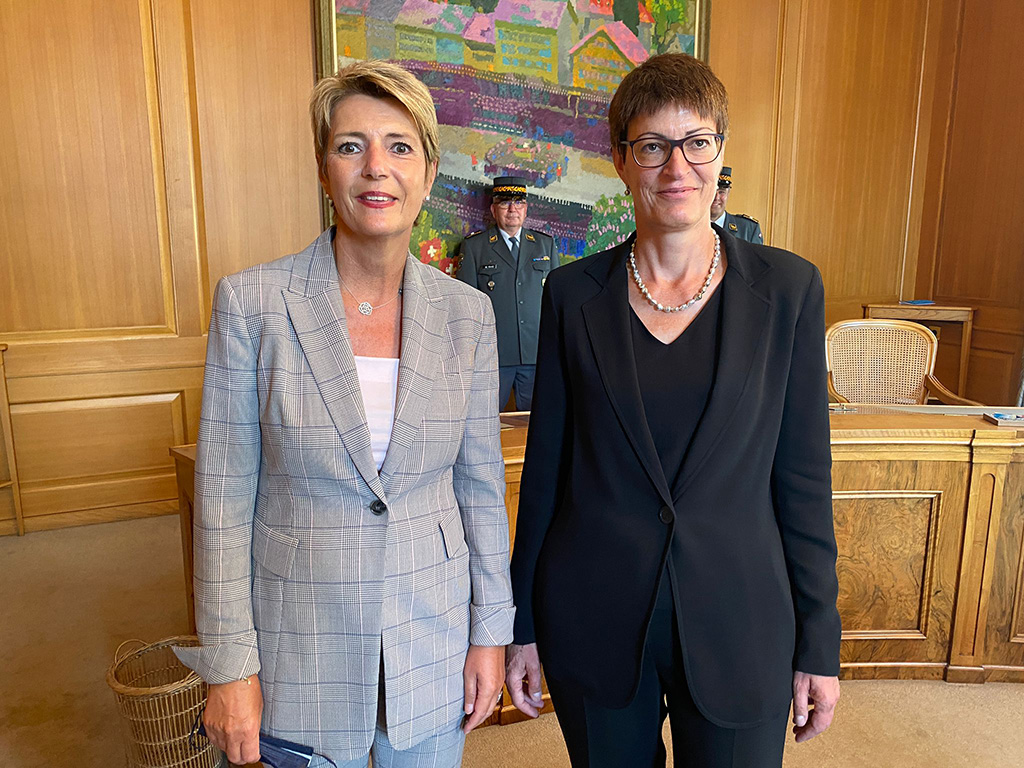 La consigliera federale Karin Keller-Sutter e la signora Landammann Marianne Lienhard