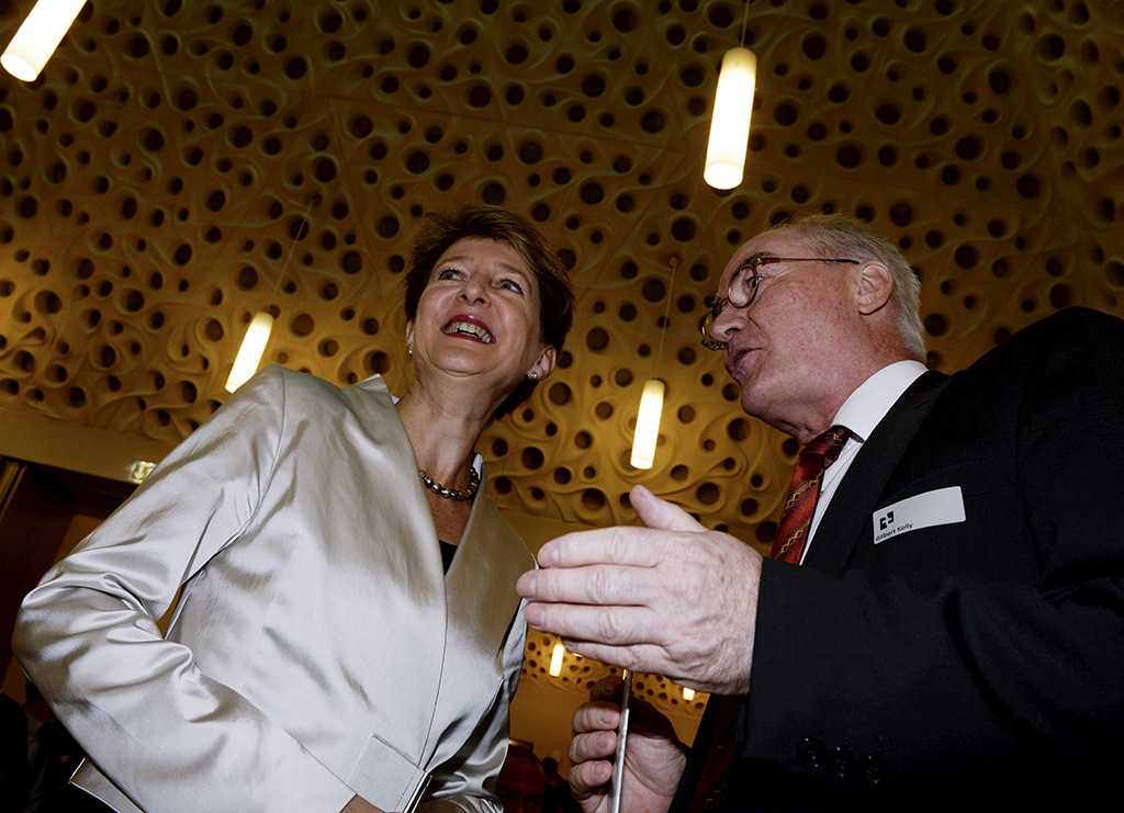Bundesrätin Simonetta Sommaruga mit Gilbert Kolly, Präsident des Bundesgerichts (Foto: Keystone)