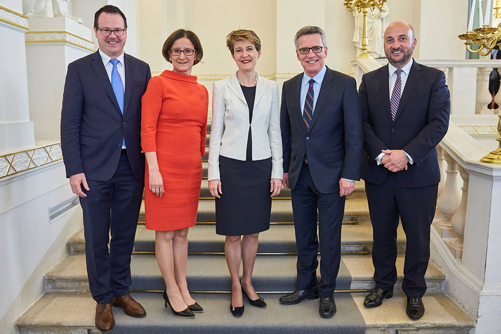 Thomas Zweifelhofer (Liechtenstein), Johanna Mikl-Leitner (Austria), Simonetta Sommaruga (Svizzera), Thomas de Maizière (Germania), Etienne Schneider (Lussemburgo)