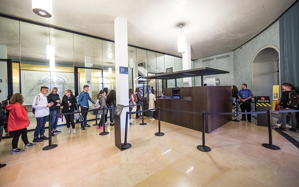 Pupils waiting for the security check in the entrance hall of the Federal Palace